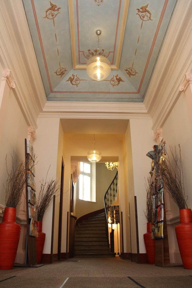 Hotel Trevi